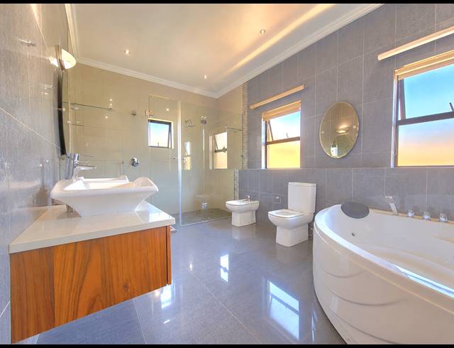 4 BEDROOM FREEHOLD FOR SALE IN SUNWARD PARK